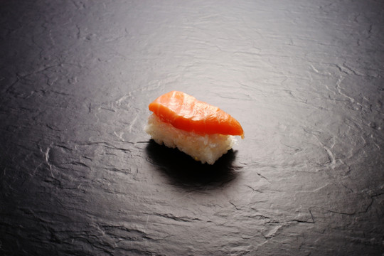 日本三文鱼寿司