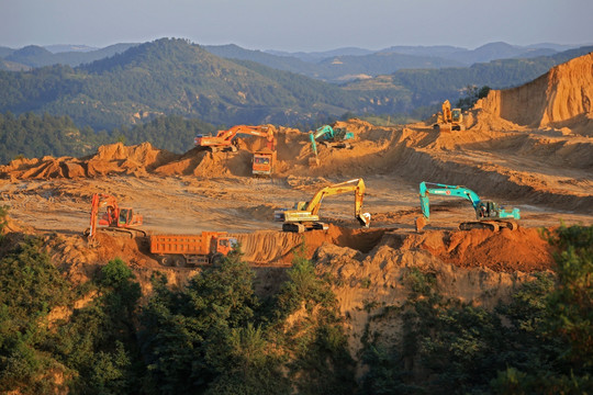 延安新区移山造地