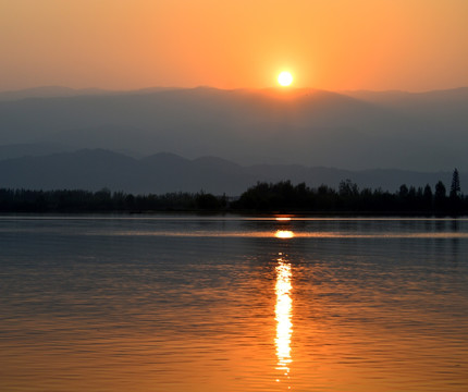 邛海日出