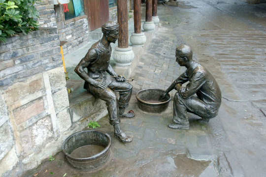 雕像 人物 洗脚