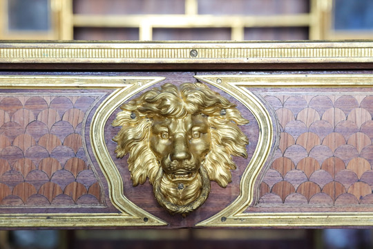 法国古堡装饰 室内装饰 金狮子