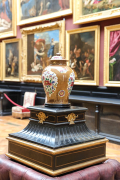 法国尚蒂伊城堡 展厅 花瓶