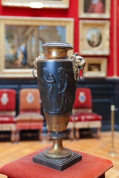 法国尚蒂伊城堡 展厅花瓶 奖杯