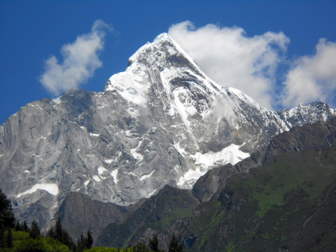 四姑娘山主峰 雪山山峰