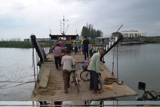 三江渔业队开往沙仔岛的渡船