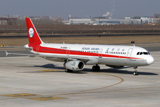 飞机滑行 四川航空