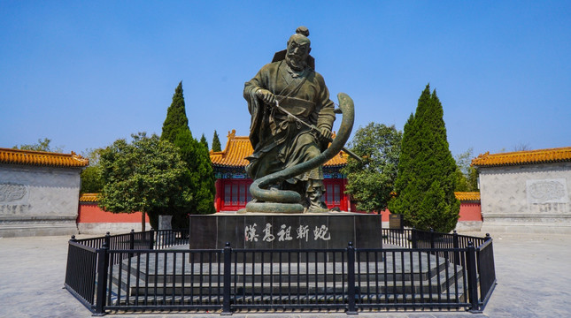 汉高祖斩蛇雕塑