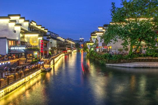 江南水乡古镇秦淮河水上人家夜景