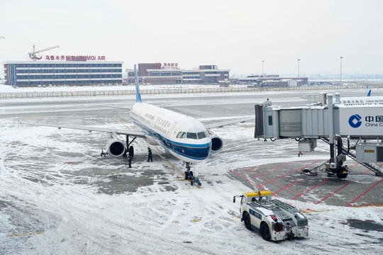 乌鲁木齐机场 降雪后的机场
