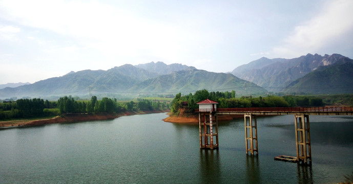 陕西最美的秦岭山下许家沟水库