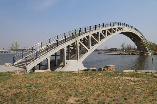 步行钢结构拱桥