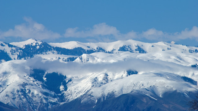 西部雪山