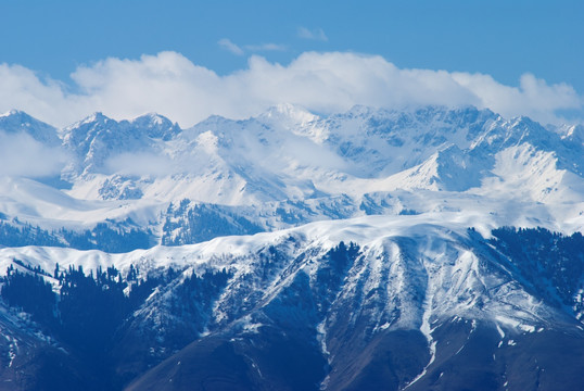 崇山峻岭