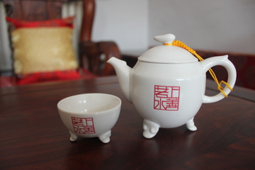 茶壶茶杯 