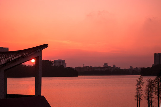 水面落日 夕阳西下 晚霞满天