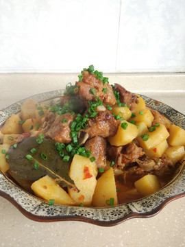土豆烧排骨
