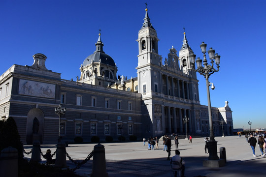西班牙马德里阿尔穆的圣母院
