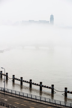 上海国际邮轮码头大雾2