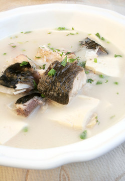 鱼头豆腐汤