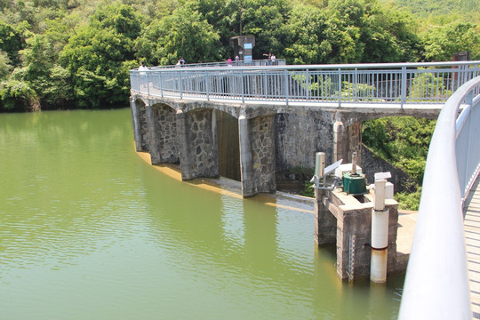 水坝