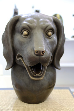 狗头雕塑