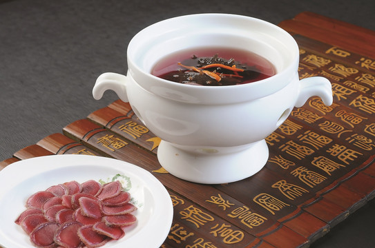 鹿茸炖海参