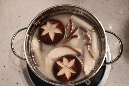 极品海鲜小火锅