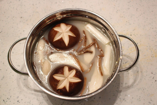 极品海鲜小火锅