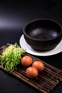 石锅豌豆苗烹蛋
