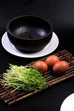 石锅豌豆苗烹蛋