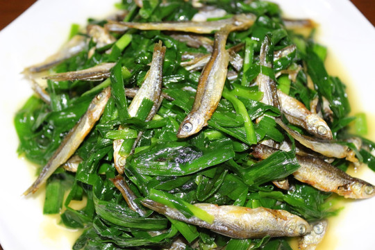 河鱼炒韭菜