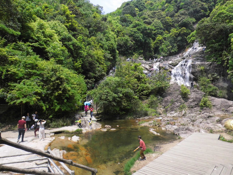 梁野山瀑布