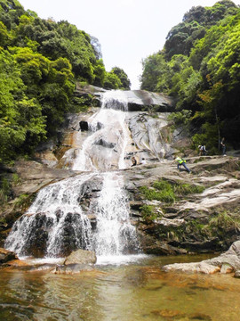 梁野山瀑布