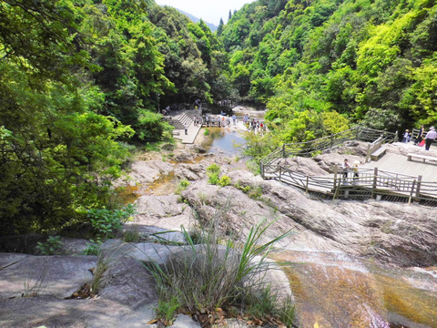 梁野山瀑布