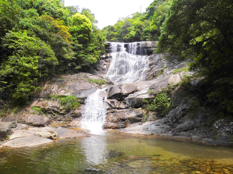 梁野山瀑布