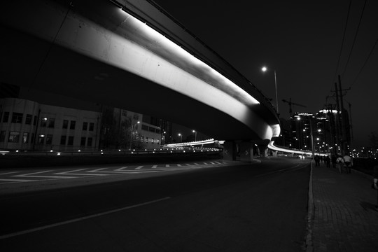 夜幕下的立交桥