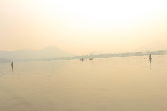 广阔水面