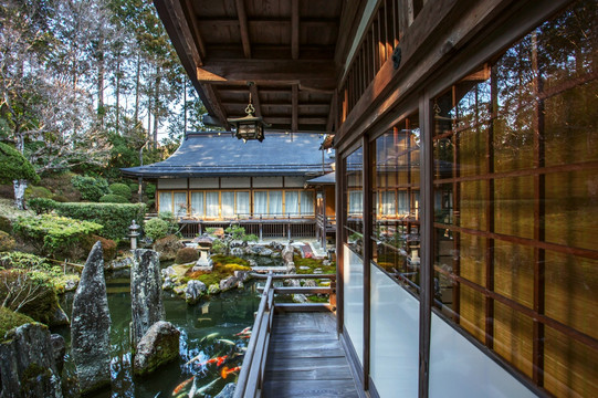 日本高野山一乘院庭院回廊