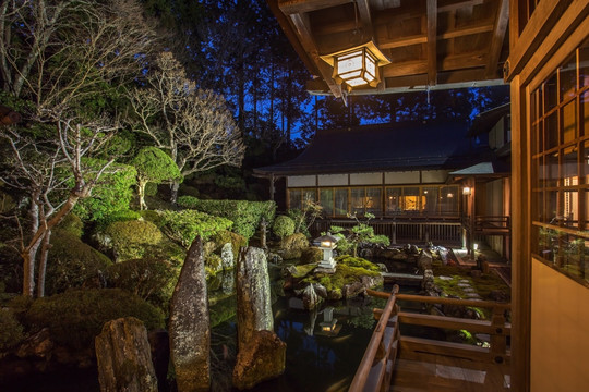 日本高野山一乘院庭院夜景