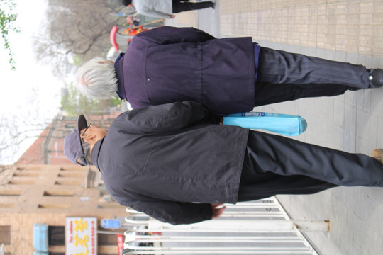 老人背影