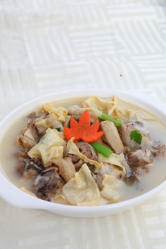 手撕豆皮焖鸡