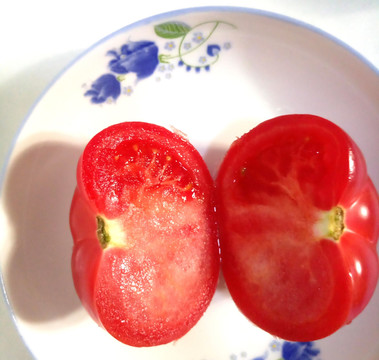 对半切西红柿