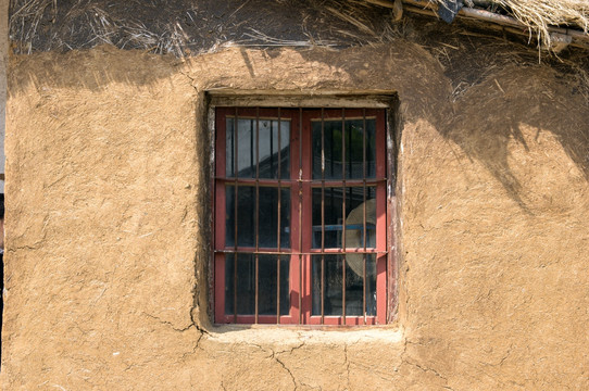 乡村土墙窗户