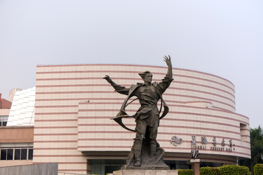 广州二沙岛星海音乐厅洗星海雕像