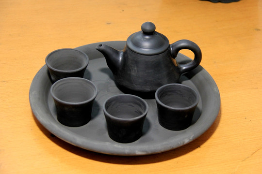 荥经黑砂茶具
