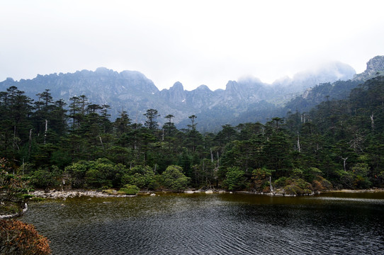 螺髻山黑龙潭