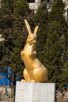 金兔雕像