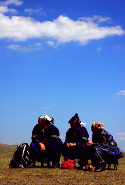 草原上的蒙古族妇女
