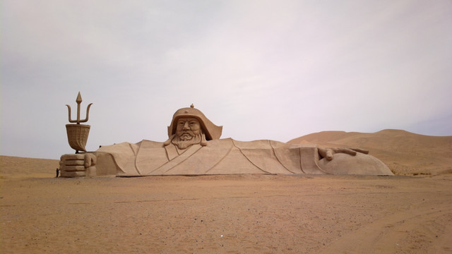 沙漠成吉思汗雕像