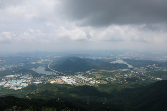 高山看城市